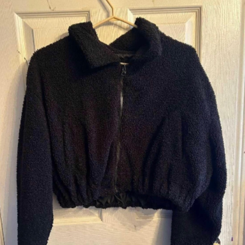 Fur/fuzzy cropped coat